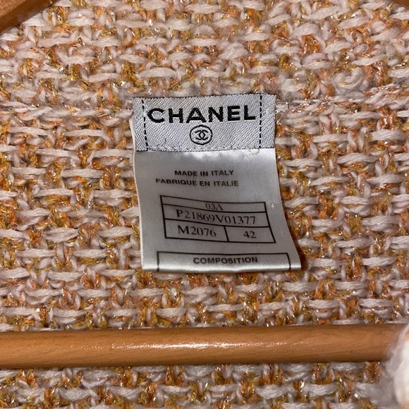 AUTHENTIC Chanel jacket in alpaca, wool, and polyester size FR 42 - Picture 2 of 7